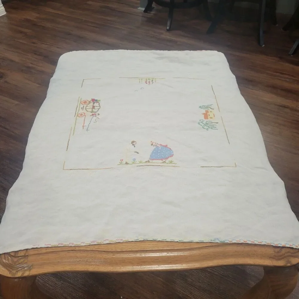 Vintage Table Linen Handmade Cross Stitch Embroidered Luncheon Cloth approx 28